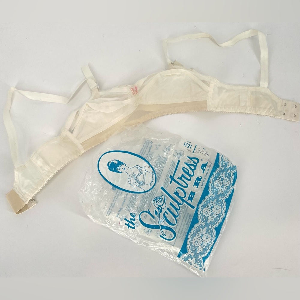 New Old Stock 1960s “The Sculptress Bra” 32A W/ Removable Cotton Banderin Strap - Picture 1 of 9